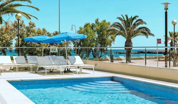 Das Hotel Brisa Marina ist eine Vier-Sterne-Unterkunft direkt am Meer